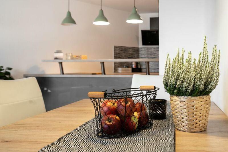 Old Town Luxury Apartment In Heart Of Братислава Экстерьер фото