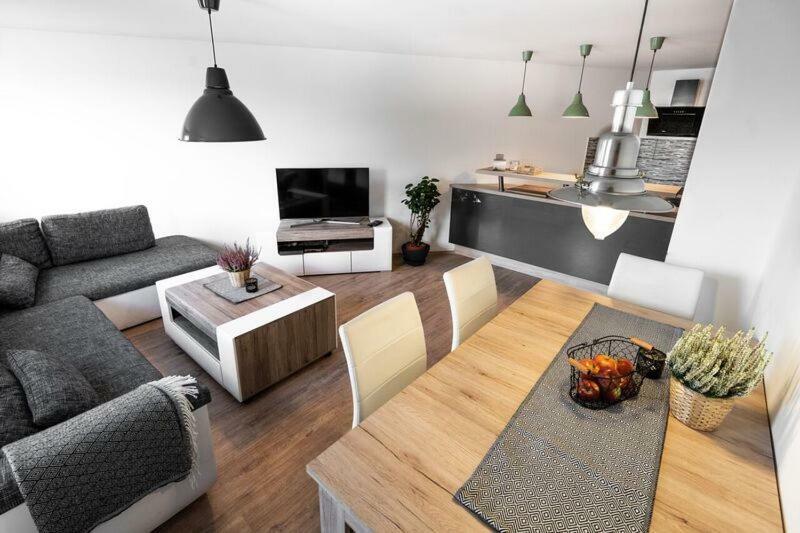 Old Town Luxury Apartment In Heart Of Братислава Экстерьер фото