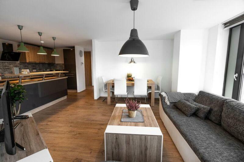 Old Town Luxury Apartment In Heart Of Братислава Экстерьер фото
