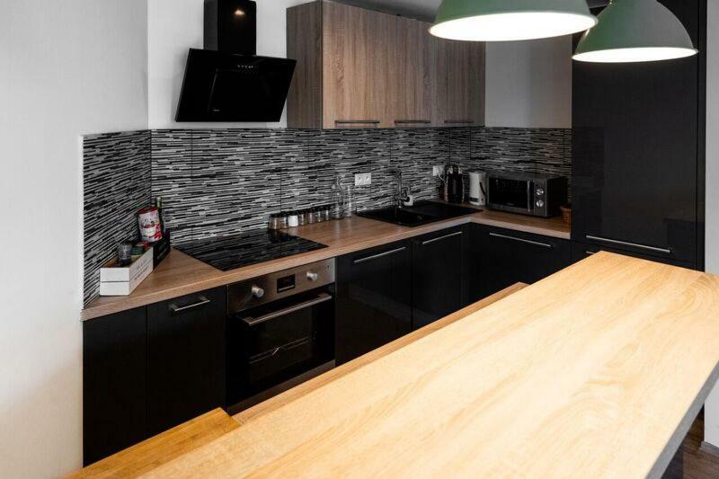 Old Town Luxury Apartment In Heart Of Братислава Экстерьер фото