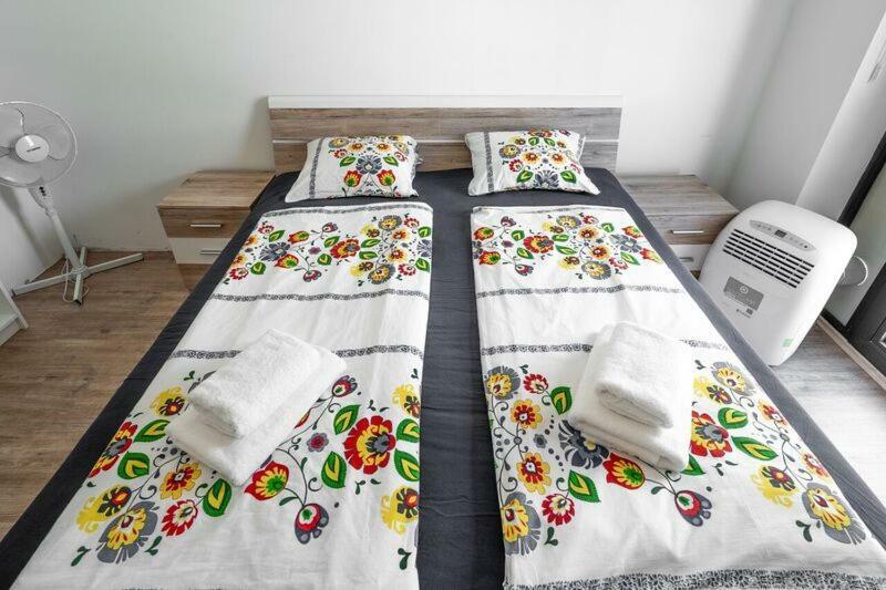 Old Town Luxury Apartment In Heart Of Братислава Экстерьер фото