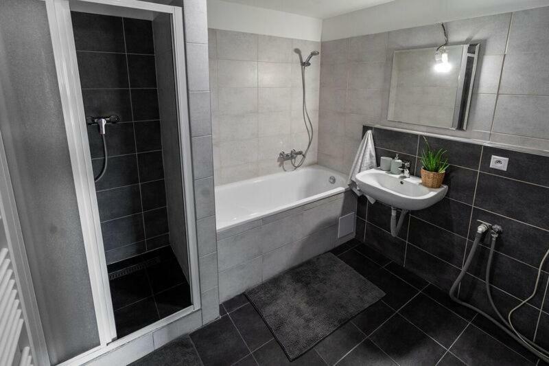 Old Town Luxury Apartment In Heart Of Братислава Экстерьер фото