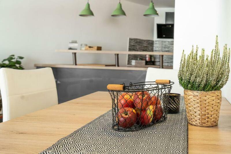 Old Town Luxury Apartment In Heart Of Братислава Экстерьер фото