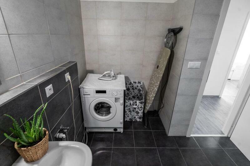 Old Town Luxury Apartment In Heart Of Братислава Экстерьер фото