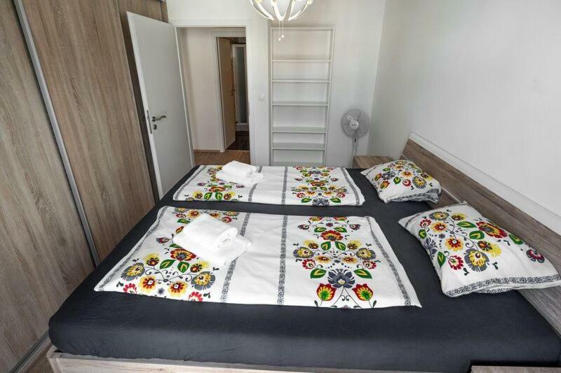 Old Town Luxury Apartment In Heart Of Братислава Экстерьер фото