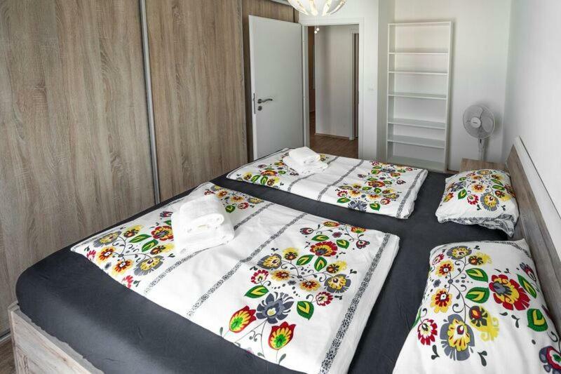 Old Town Luxury Apartment In Heart Of Братислава Экстерьер фото