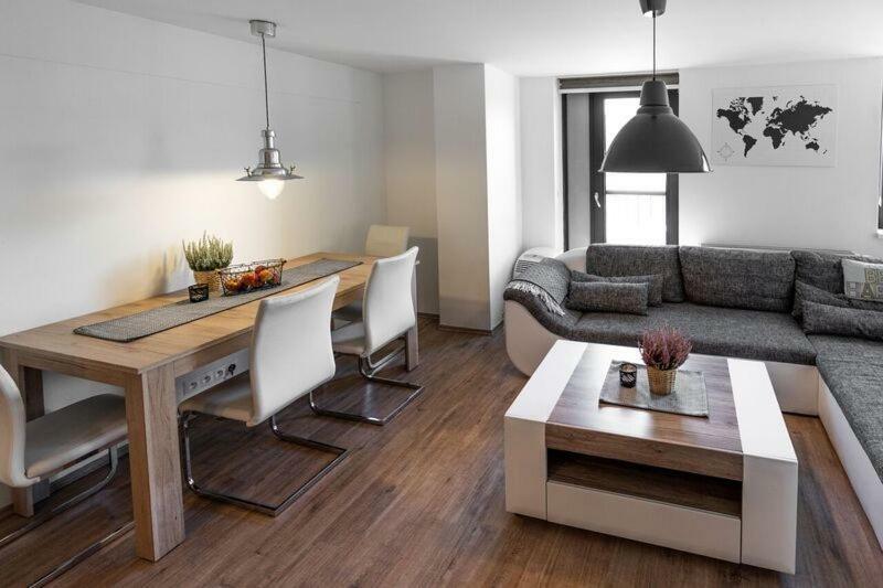 Old Town Luxury Apartment In Heart Of Братислава Экстерьер фото