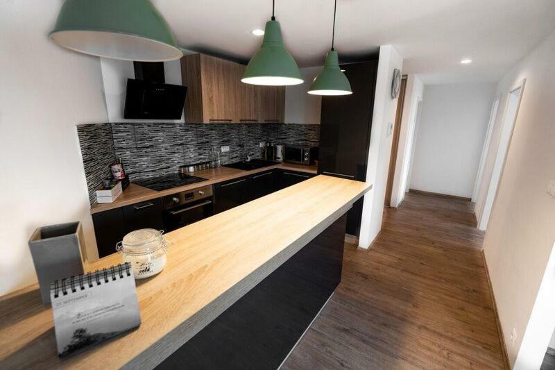 Old Town Luxury Apartment In Heart Of Братислава Экстерьер фото