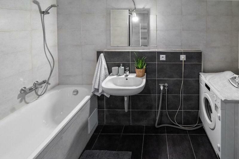 Old Town Luxury Apartment In Heart Of Братислава Экстерьер фото
